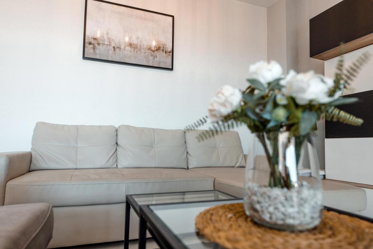 Spacious 2-Bedroom Apartment With Free Parking Sitio de Calahonda Exterior photo