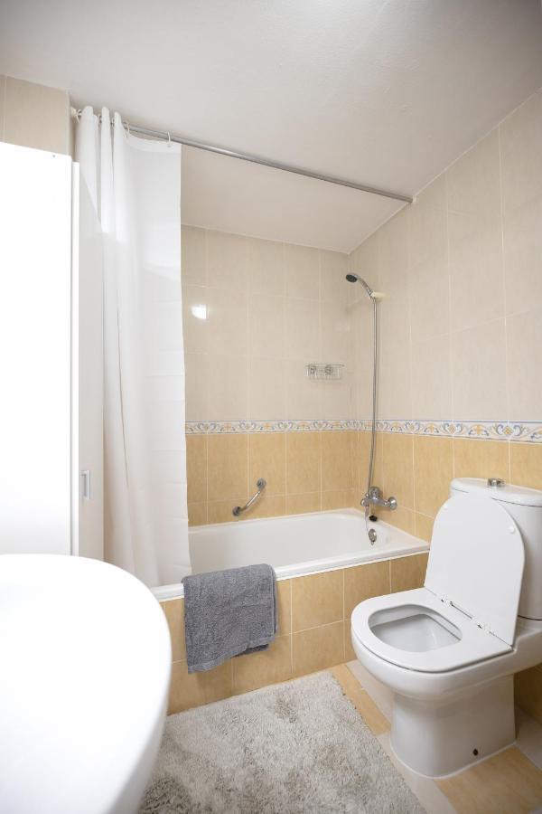 Spacious 2-Bedroom Apartment With Free Parking Sitio de Calahonda Exterior photo